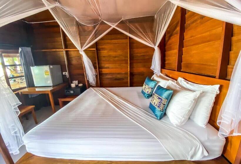 بنجلو ديلوكس, Lipe Beach Resort