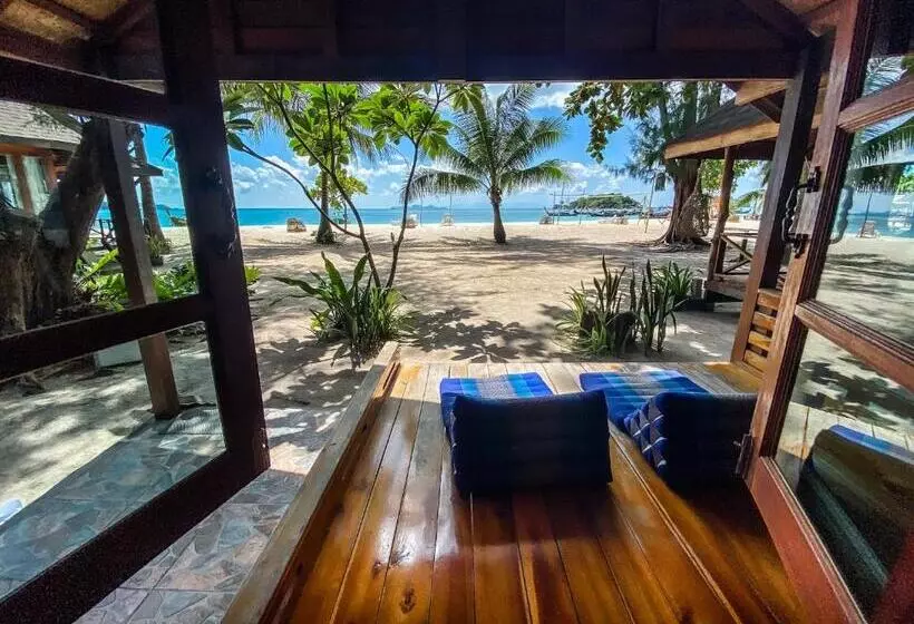デラックスバンガロー, Lipe Beach Resort
