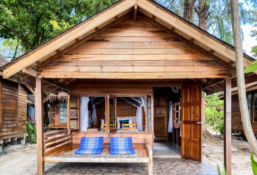 بنجلو ديلوكس, Lipe Beach Resort