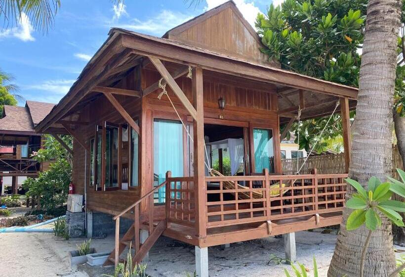 بنجلو بريميوم, Lipe Beach Resort