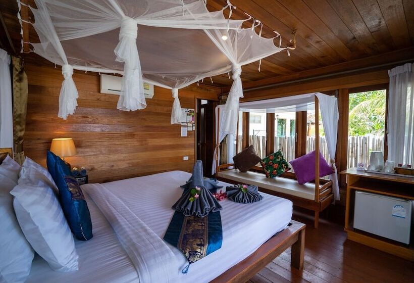 بنجلو بريميوم, Lipe Beach Resort