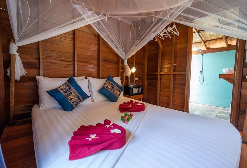 بنجلو ديلوكس, Lipe Beach Resort