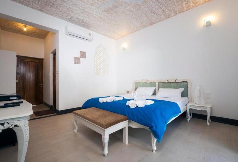 プールの見えるスーペリアルーム, Royal Emirates Resort & Spa