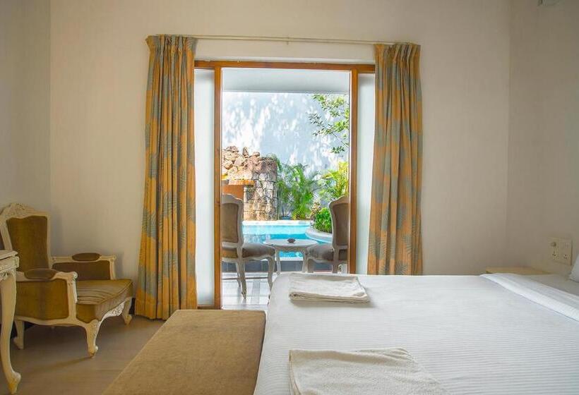 プールの見えるスーペリアルーム, Royal Emirates Resort & Spa