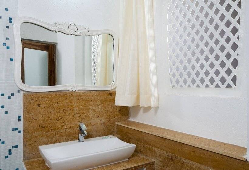 プールの見えるスーペリアルーム, Royal Emirates Resort & Spa