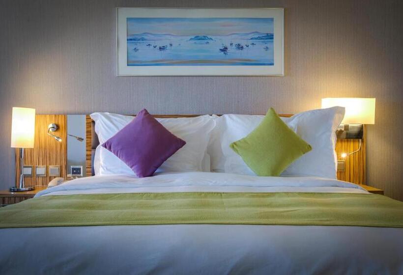 חדר פרמיום בצד עם נוף לים, Radisson Blu Resort Jizan