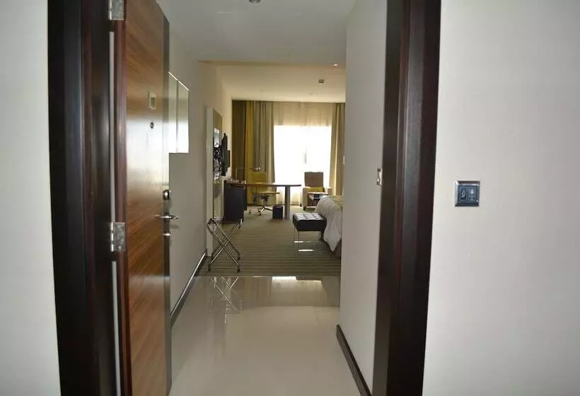 اتاق سوپریور با چشم‌انداز استخر, Radisson Blu Resort Jizan