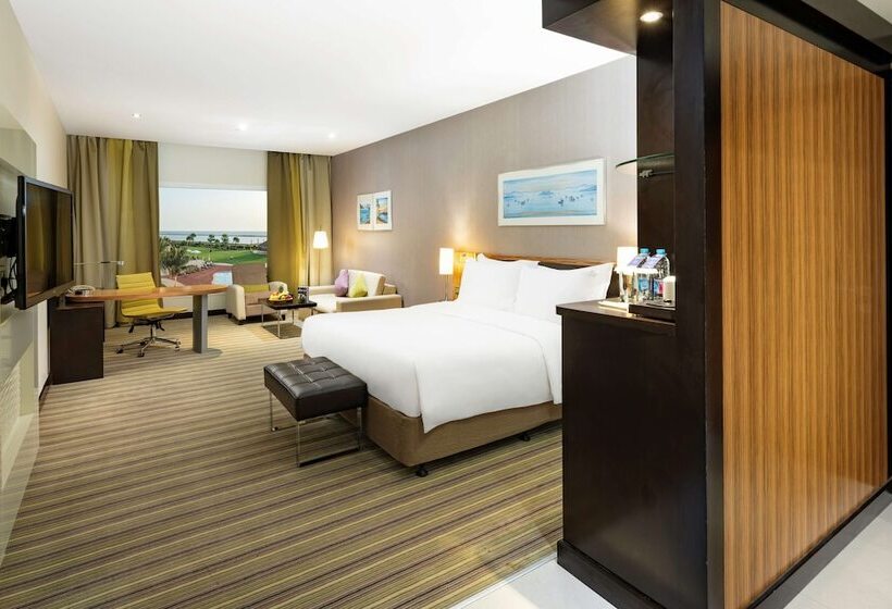 חדר סופריור נוף לבריכה, Radisson Blu Resort Jizan