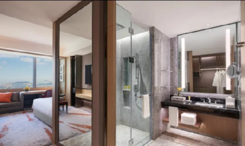 מיטת קינג בסוויטה, Radisson Blu Resort Jizan