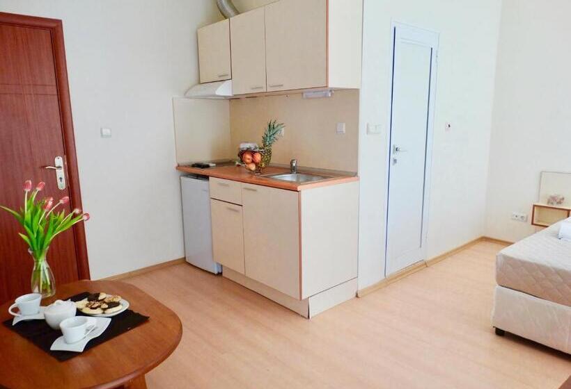 إستوديو قياسى, Rainbow 2 Holiday Complex