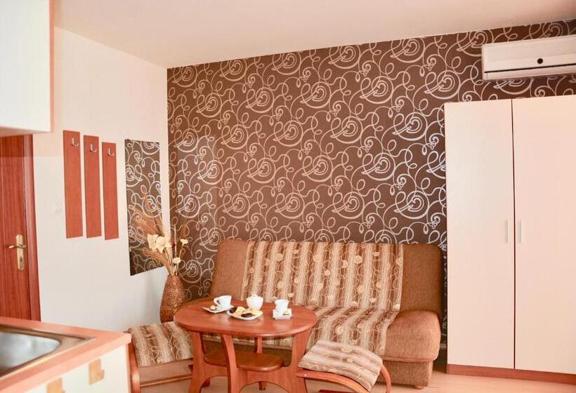 إستوديو قياسى, Rainbow 2 Holiday Complex