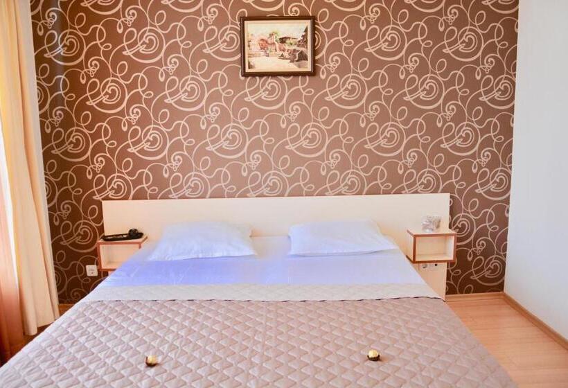 إستوديو قياسى, Rainbow 2 Holiday Complex