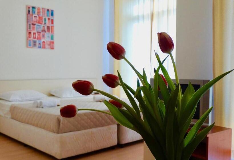 إستوديو قياسى, Rainbow 2 Holiday Complex