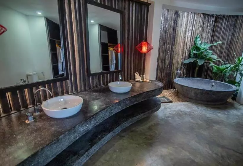 اتاق اجرایی, Ren Resort