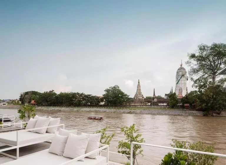 Deluxe room with river view, Sala Ayutthaya