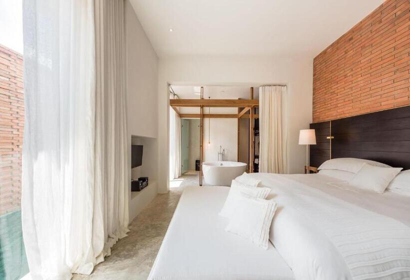 جناح مزود بحمام سباحة, Sala Ayutthaya