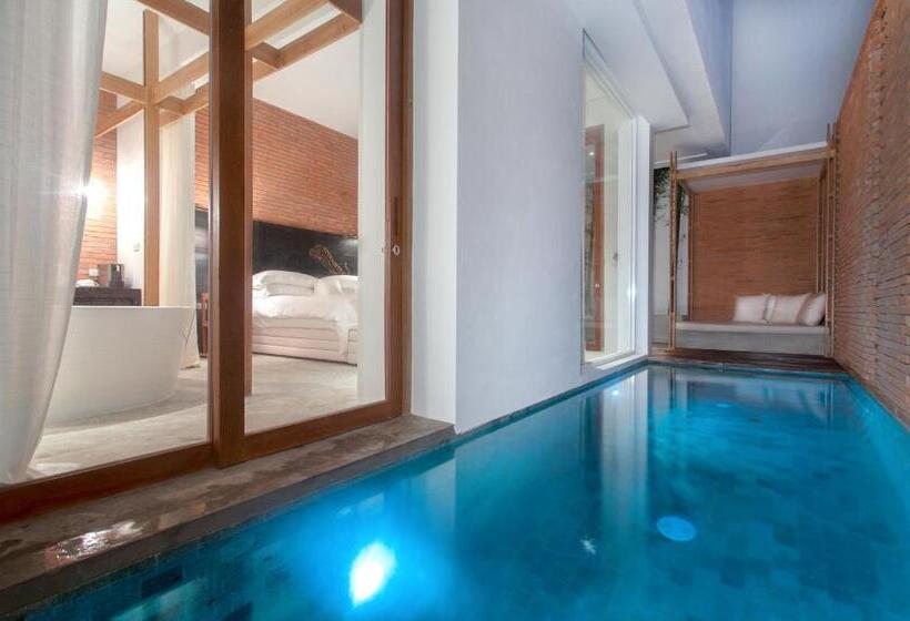 جناح مزود بحمام سباحة, Sala Ayutthaya