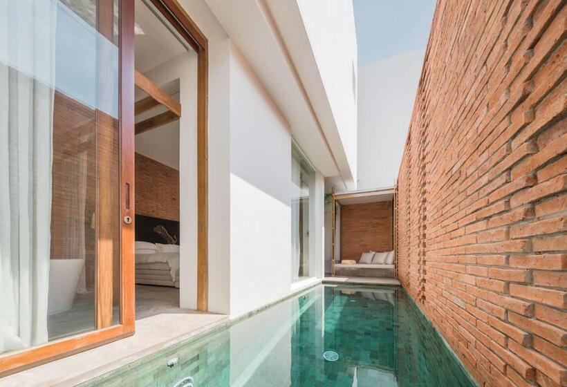 جناح مزود بحمام سباحة, Sala Ayutthaya