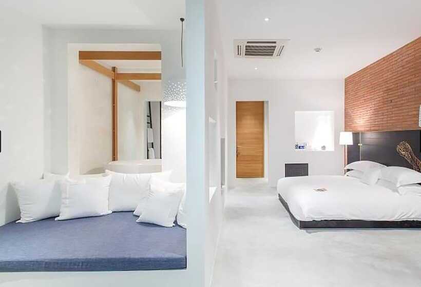 Deluxe room with river view, Sala Ayutthaya