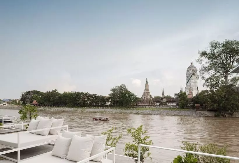 Deluxe room with river view, Sala Ayutthaya