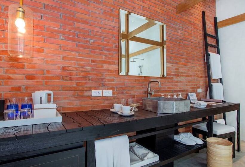 جناح مزود بحمام سباحة, Sala Ayutthaya