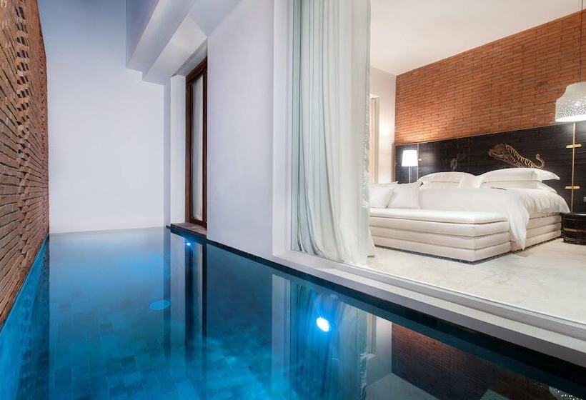 جناح مزود بحمام سباحة, Sala Ayutthaya