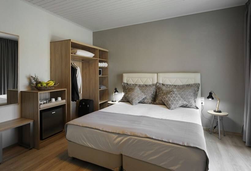 ファミリールーム, Skianthion