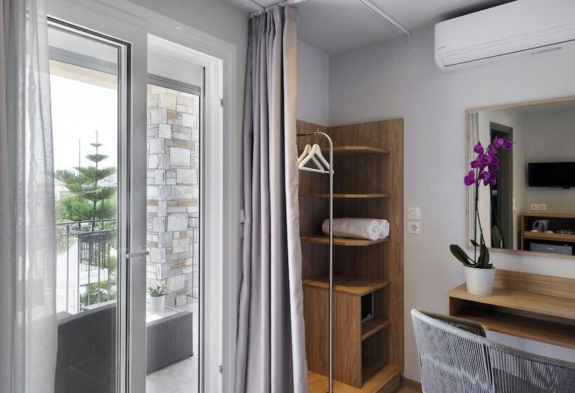 デラックストリプルルーム, Skianthion