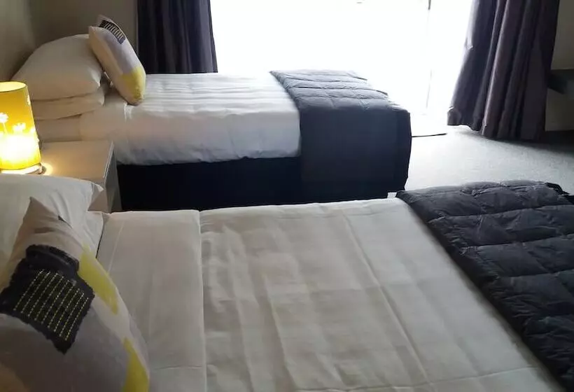 スタンダードスタジオ, Settlers Motor Lodge