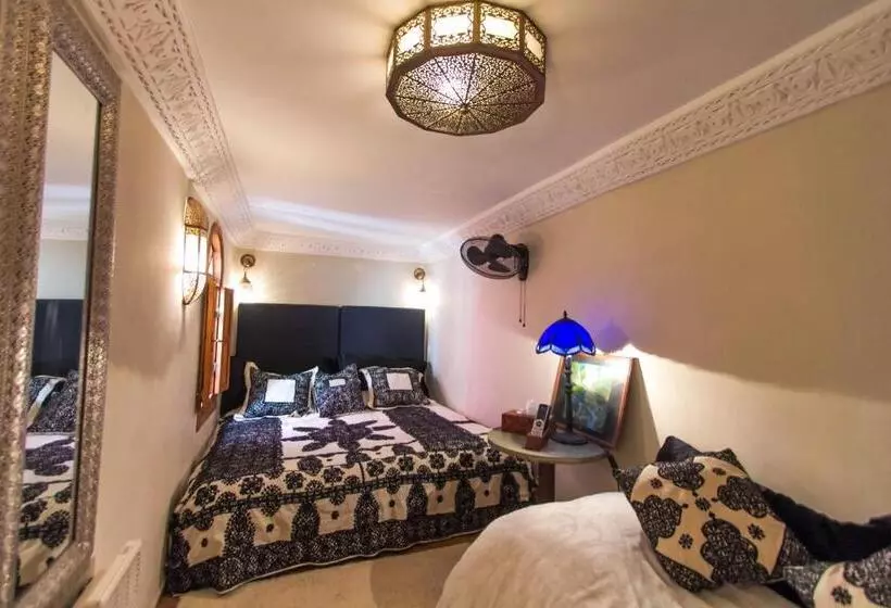 اتاق استاندارد سه نفره, Riad Thamayna