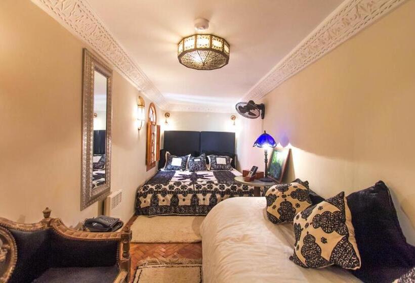 اتاق استاندارد سه نفره, Riad Thamayna