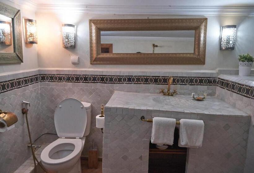 اتاق استاندارد سه نفره, Riad Thamayna