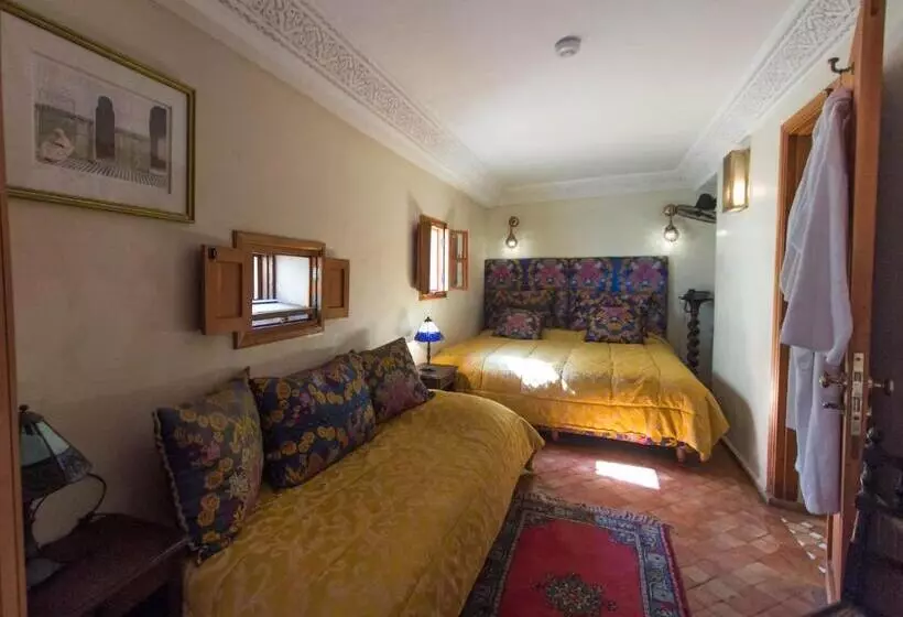 اتاق استاندارد سه نفره, Riad Thamayna