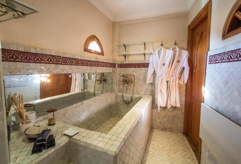 سوییت, Riad Thamayna