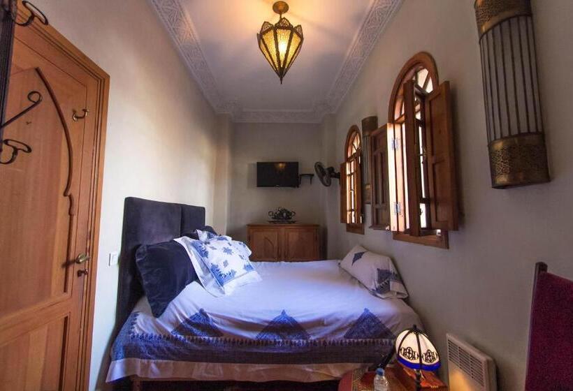 اتاق عادی, Riad Thamayna