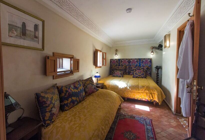 اتاق استاندارد سه نفره, Riad Thamayna