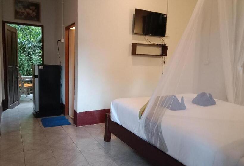 Номер Стандарт Вид на Горы, Tree Tops River Huts