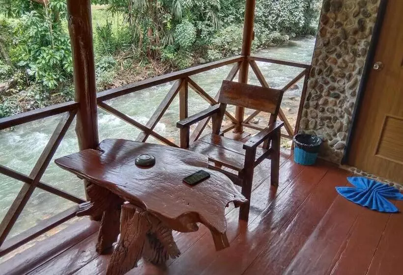 Bungalow Standardard cu vedere spre grădină, Tree Tops River Huts