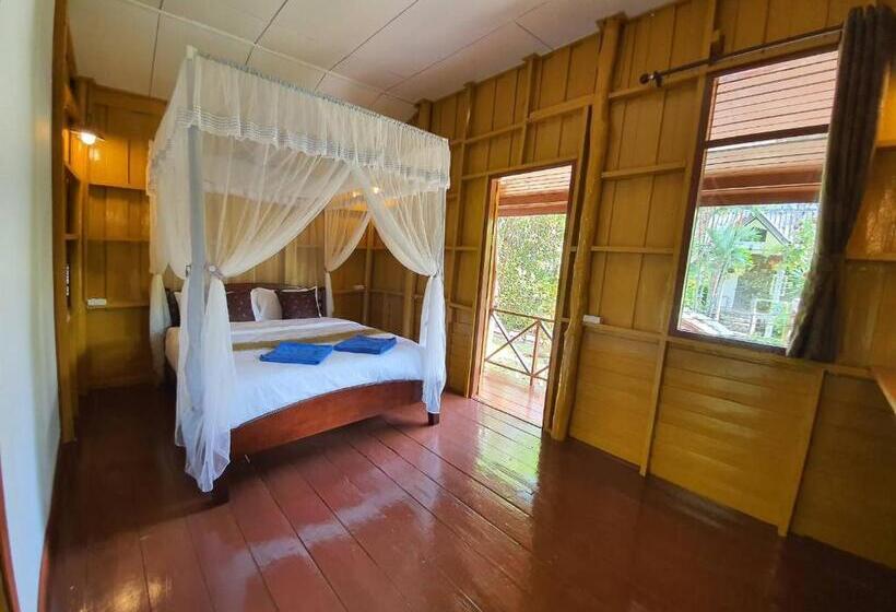 Бунгало Стандарт Вид на Сад, Tree Tops River Huts