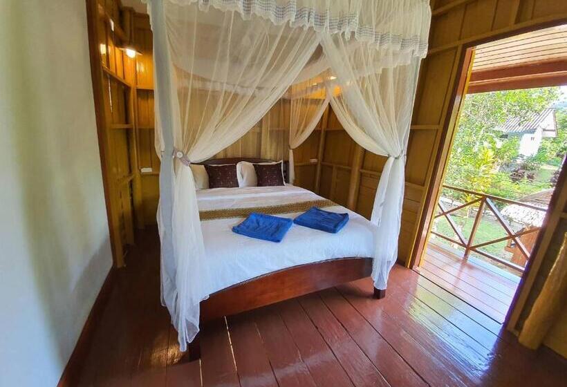 Бунгало Стандарт Вид на Сад, Tree Tops River Huts