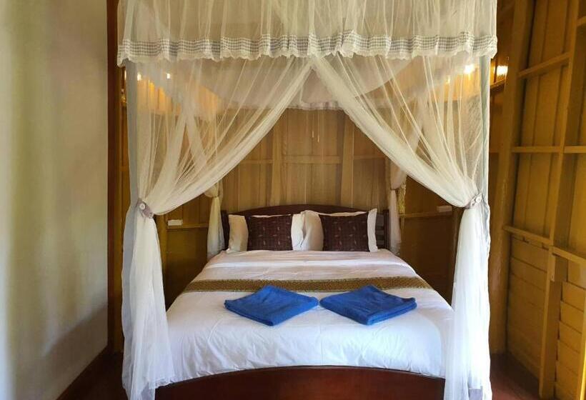 Бунгало Стандарт Вид на Сад, Tree Tops River Huts