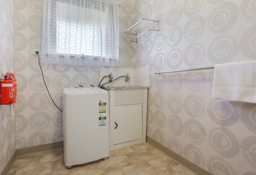 스탠다드 스튜디오, Sandpiper Apartments