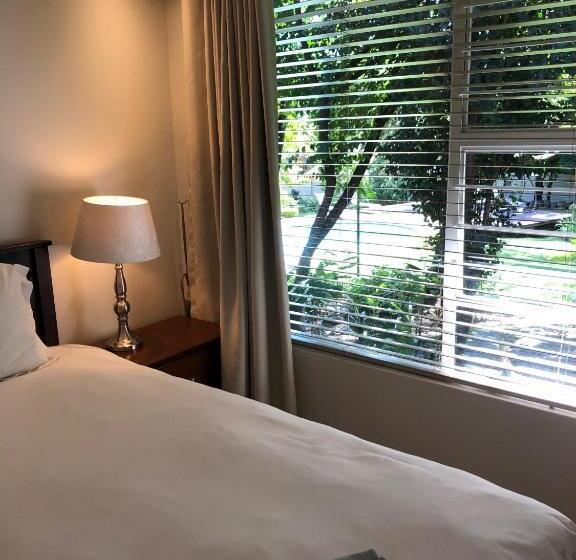 스탠다드 방갈로, The Haystack On Homestead