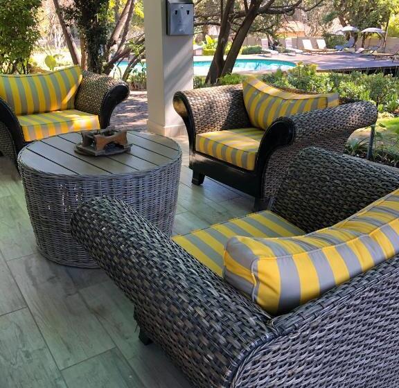 스탠다드 방갈로, The Haystack On Homestead