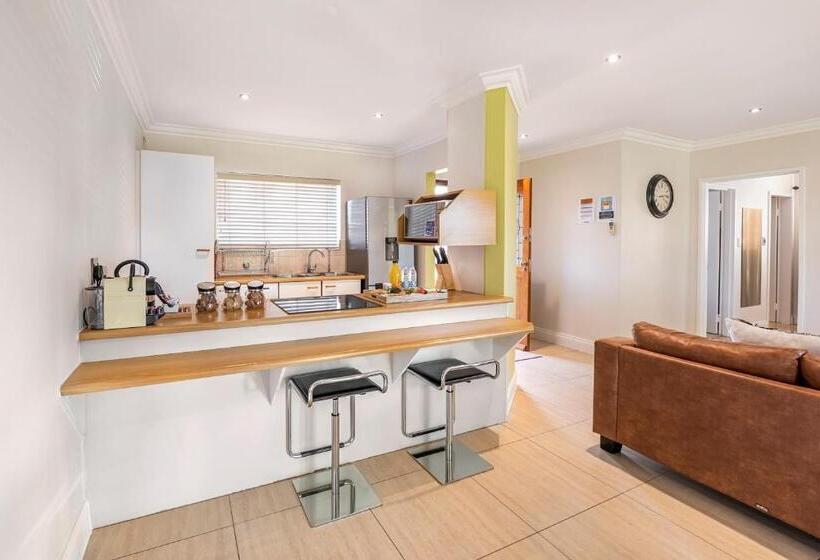 스탠다드 방갈로, The Haystack On Homestead