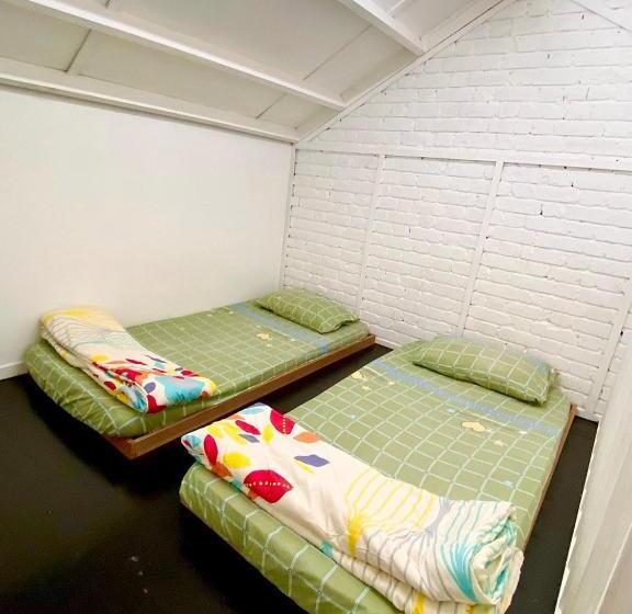 Chambre Standard, X Plorer Backpackers   Hostel