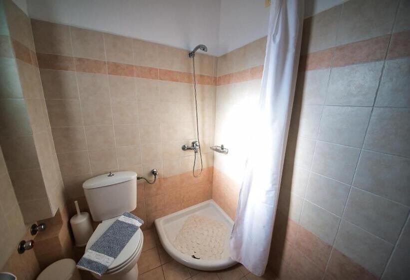 דירת חדר, Villa Angira