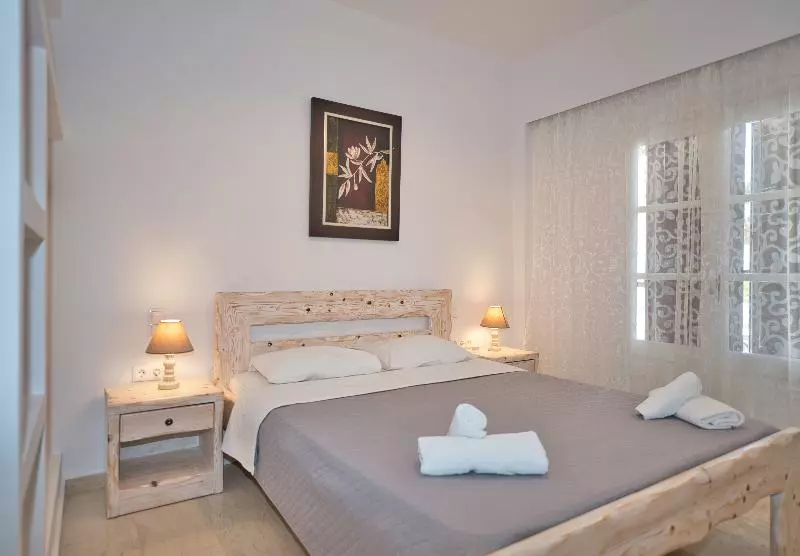 اتاق لوکس, Villa Angira