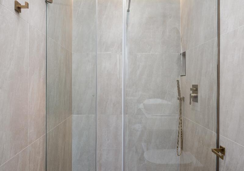 Standard Studio, Villa Angira