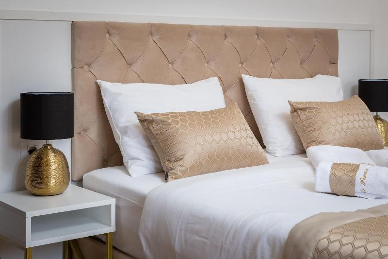 Standard Studio, Villa Angira